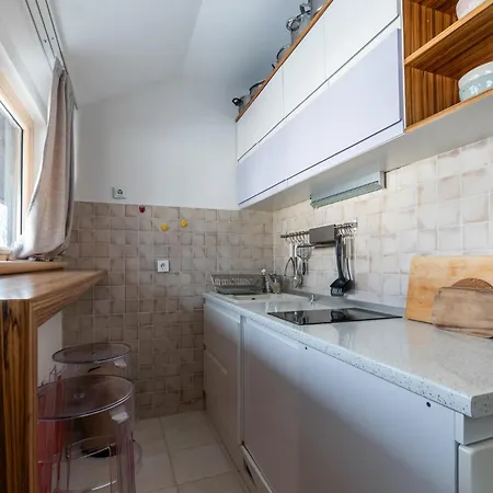 Konaci Brvenik דירה *